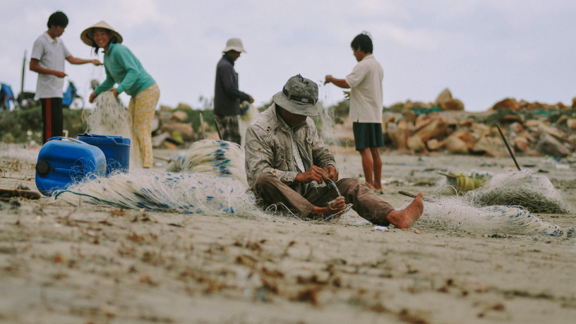 Comunidades ribeirinhas e o valor da pesca artesanal Joel Alves mostra como a pesca artesanal sustenta famílias e preserva tradições nas comunidades ribeirinhas.