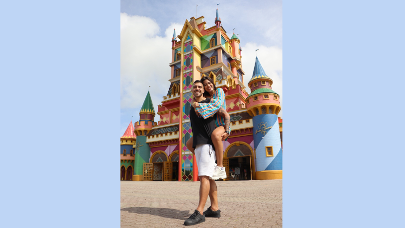 Jaque Sobrinho e o marido Diego vivem experiência a dois no Beto Carrero e em Florianópolis Non Stop apresenta Jaque Sobrinho e o marido Diego em uma jornada inesquecível de diversão no Beto Carrero e romance em Florianópolis. (CRÉDITOS: @eutonoparque)