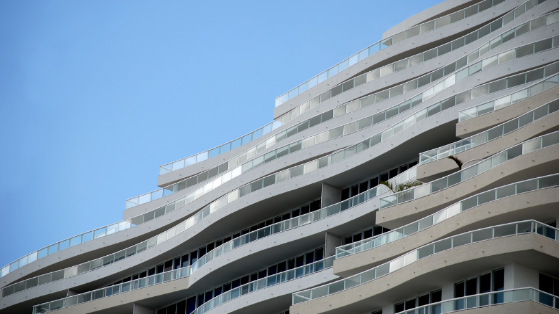 Descubra com Valderci Malagosini Machado como inovações em artefatos de concreto influenciam diretamente o crescimento do mercado imobiliário de médio e alto padrão.