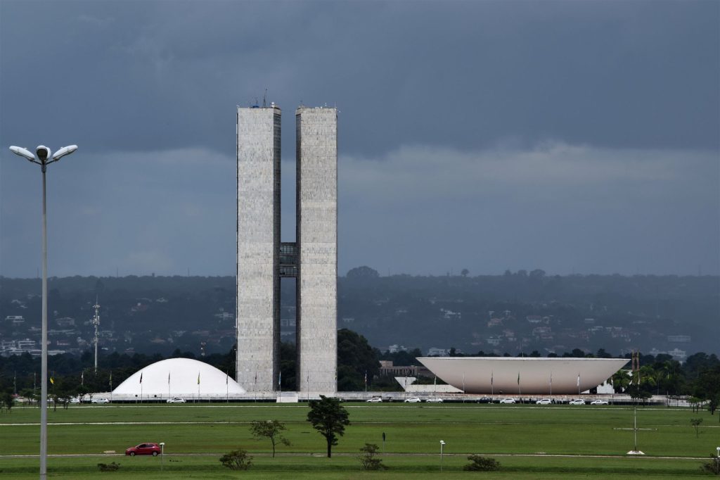 Vista do Congresso Nacional em Brasília, símbolo da estrutura institucional do governo federal brasileiro.